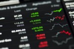 Nhân dân tệ phục hồi, Shanghai Composite tăng hơn 2%