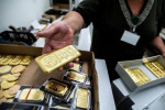 黄金月评:重挫近6%!四年来最大阴线!一硕果令风向骤变,但空头还没到“开香槟”之时