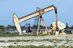 美油转涨,伊拉克否认OPEC+同意其扩大出口;但推动油价持续上行的核心动能仍缺失