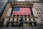 Wall Street inicia en verde ante descenso de solicitudes iniciales por desempleo