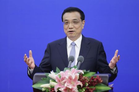 © Reuters. China's Premier Li Keqiang delivers a speech during a celebration in Beijing