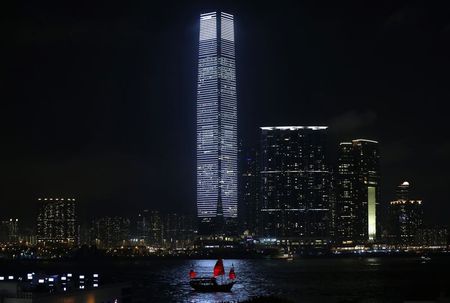 © Reuters. File photo of a junk sailing past ICC during audio-visual show by German artist Nicolai during Art Basel in Hong Kong