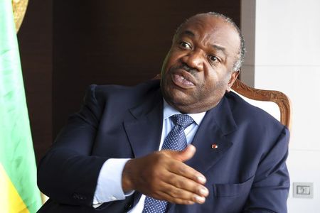 © Reuters. Gabon President Ali Bongo Ondimba speaks during an interview in Libreville