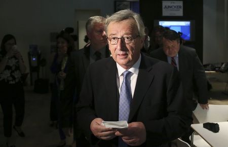 © Reuters. Candidate for the European Commission presidency Juncker leaves the party's headquarters in Brussels