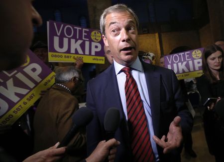 © Reuters. UK Independence Party (UKIP) leader Nigel Farage speaks to the media after the declaration of the Newark by-election at Kelham Hall near Newark central England