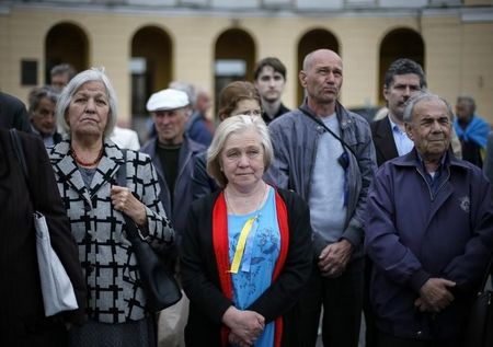 © Reuters. Pro-Ukrainian supporters attend a rally in central Black Sea port of Odessa