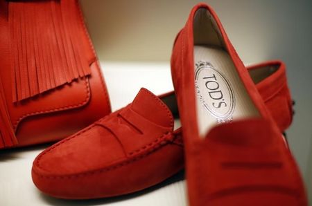 © Reuters. A pair of shoes of the Italian luxury shoemaker Tod's are displayed in Sant'Elpidio a Mare