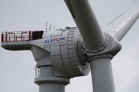 © Reuters. View of a Haliade 150 offshore wind turbine at Alstom's offshore wind site in Le Carnet, on the Loire Estuary, near Saint Nazaire, western France