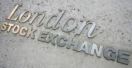 © Reuters. Signage is seen on the London Stock Exchange building in central London