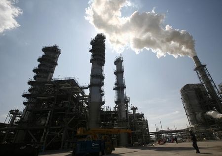 © Reuters. The Valero St. Charles oil refinery is seen during a tour of the refinery in Norco