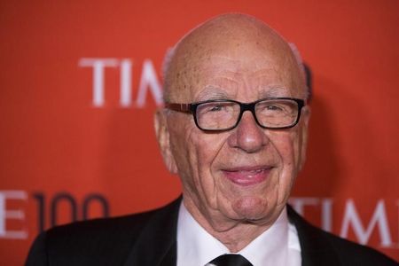 © Reuters. Murdoch arrives at the Time 100 gala celebrating the magazine's naming of the 100 most influential people in the world for the past year, in New York
