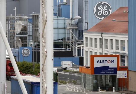 © Reuters. The logos of French power and transport engineering company Alstom and US conglomerate General Electric are pictured on their site in Belfort