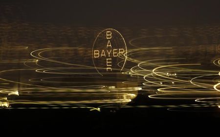 © Reuters. Logo of German drugmaker Bayer is seen in Leverkusen
