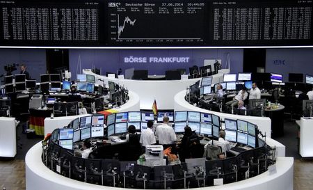 © Reuters. Las bolsas europeas comienzan el mes con una fuerte subida