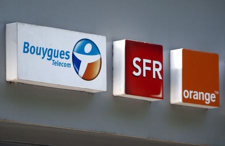 © Reuters. Las bolsas europeas suben, aunque pesan las telecos francesas  