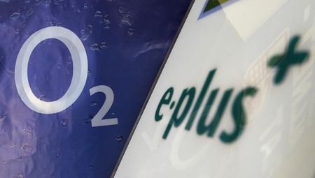 © Reuters. La UE da luz verde a la compra de E-Plus por Telefónica
