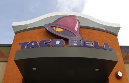 © Reuters. A Taco Bell restaurant is pictured in Burbank, California