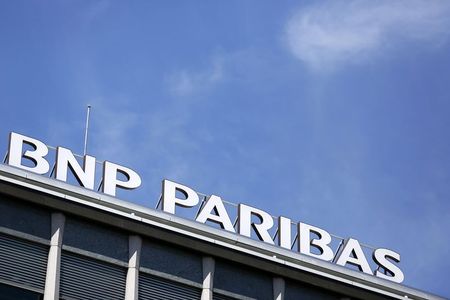 © Reuters. BNP Paribas logo is pictured on the building of the bank in Geneva