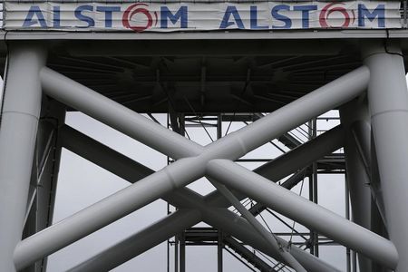 © Reuters. View of a Haliade 150 offshore wind turbine at Alstom's offshore wind site in Le Carnet, on the Loire Estuary, near Saint Nazaire, western France