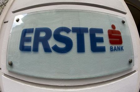 © Reuters. Las caídas del Erste Bank detiene el avance de las bolsas europeas