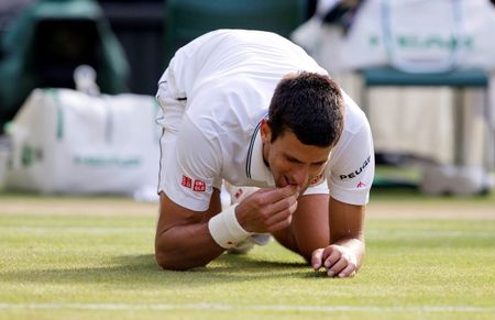 © Reuters. Tennis: Wimbledon Federer vs Djokovic