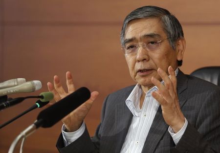 © Reuters. Bank of Japan Governor Kuroda speaks during a news conference at the BOJ headquarters in Tokyo