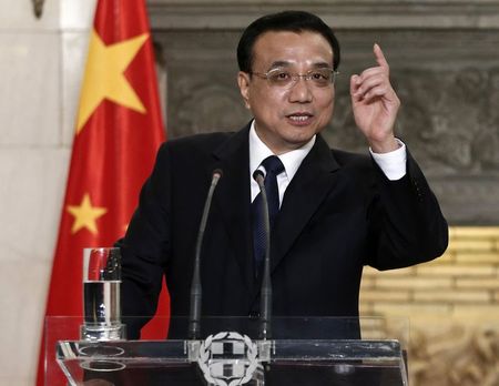 © Reuters. China's Premier Li addresses journalists during a joint news briefing in Athens