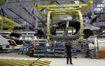 © Reuters. تراجع الناتج الصناعي الألماني 1.8% في مايو