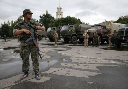 © Reuters. Украинские военные в Славянске 