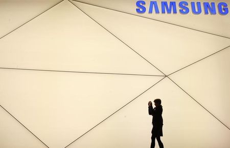 © Reuters. Samsung Electronics encara otro declive en sus beneficios