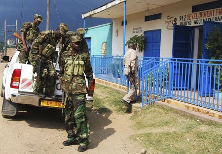 © Reuters. UPDF soldiers participate in a security patrol after unidentified gunmen attacked Bundibugyo town in Western Uganda