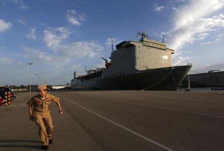 © Reuters. Navio Cape Ray na base aérea naval em Rota, perto de Cádiz