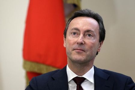 © Reuters. Fabrice Bregier, Airbus President and Chief Executive Officer, attend a signing ceremony with easyJet at the transport ministry in Paris