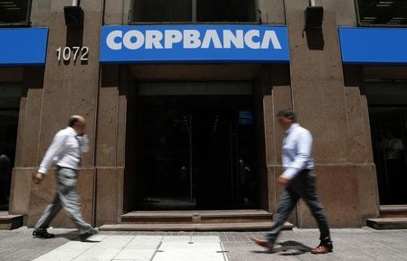 © Reuters. People walk in front of a CorpBanca branch office in downtown Santiago