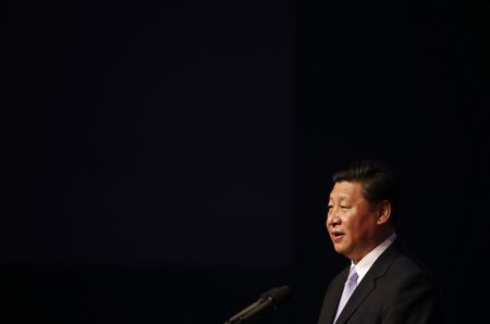 © Reuters. Chinese President Xi Jinping delivers a speech during the Korea China Investment Forum at a hotel in Seoul