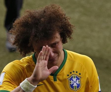 © Reuters. David Luiz chora após derrota para a Alemanha em Belo Horizonte
