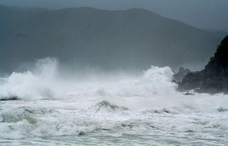 © Reuters. Waves crash as Typhoon Neoguri approaches the region at Wase beach at Amami Oshima