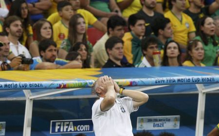 © Reuters. Técnico Luiz Felipe Scolari durante derrota do Brasil para a Holanda em Brasília