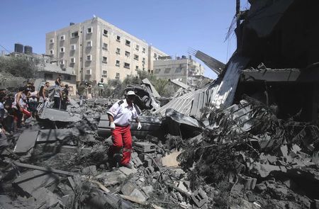 © Reuters. تزايد الضغوط للتوصل الى هدنة في حرب غزة المستمرة منذ اسبوع