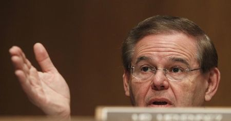 © Reuters. Senator Menendez, a member of Senate Banking, Housing and Urban Affairs Committee, asks questions during testimony in Washington