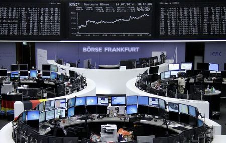 © Reuters. Las bolsas europeas abren planas, pesan las tecnológicas