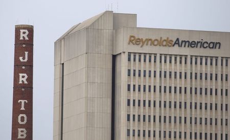 © Reuters. REYNOLDS AMERICAN ACQUIERT LE CIGARETTIER LORILLARD