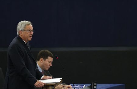 © Reuters. El Parlamento Europeo aprueba a Juncker como presidente de la Comisión