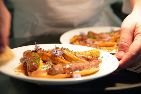 © Reuters. ENTRÉE EN VIGUEUR DU LOGO “FAIT MAISON” DANS LES RESTAURANTS