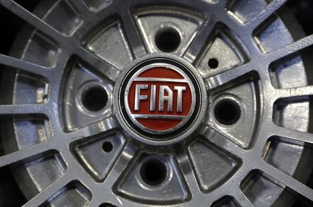 © Reuters. Fiat logo is seen on the wheel of a Fiat car in Turin