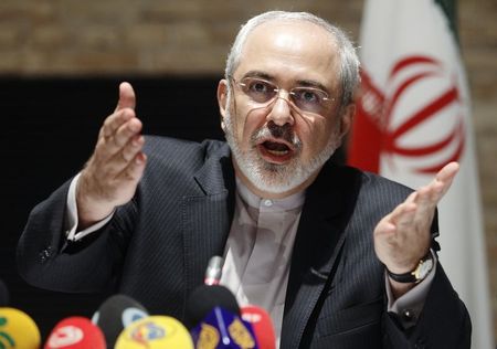© Reuters. Chanceler iraniano fala à imprensa em Viena
