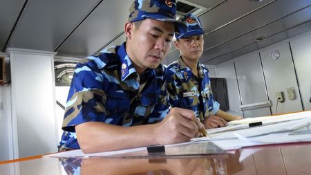 © Reuters. Crewmen aboard Vietnam coastguard ship 8003 plot coordinates on map, in disputed waters close to Haiyang Shiyou 981, known in Vietnam as HD-981, oil rig in South China Sea