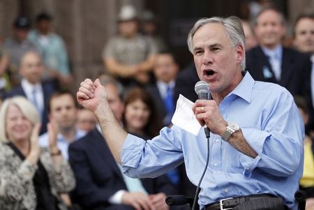 © Reuters. Texas Attorney General Abbott speaks during an anti-abortion rally at the State Capitol in Austin