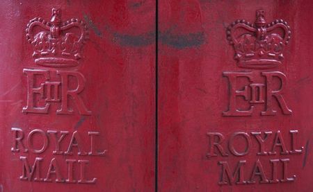 © Reuters. A Royal Mail post box is seen in central London