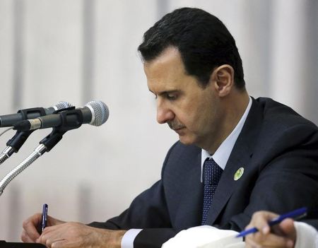© Reuters. الرئيس السوري يؤدي اليمين الاربعاء ويعلن برنامج فترة ولايته الجديدة